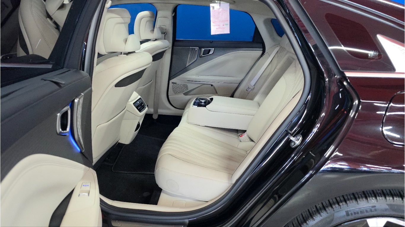 Kia K8 Signature 2.5 GDI 9