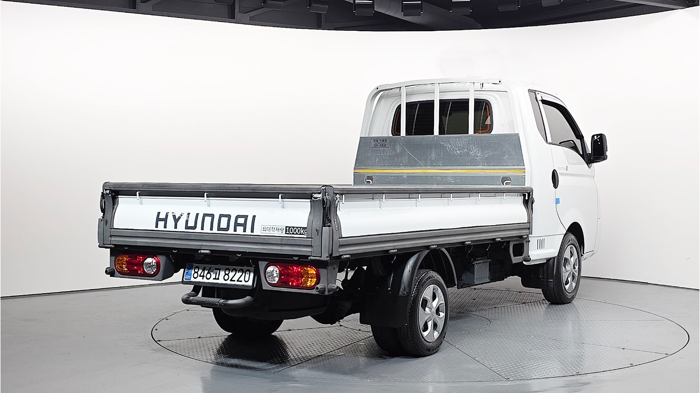 Hyundai Porter II Long Wheelbase Modern LPG Long Wheelbase Super Cab 3
