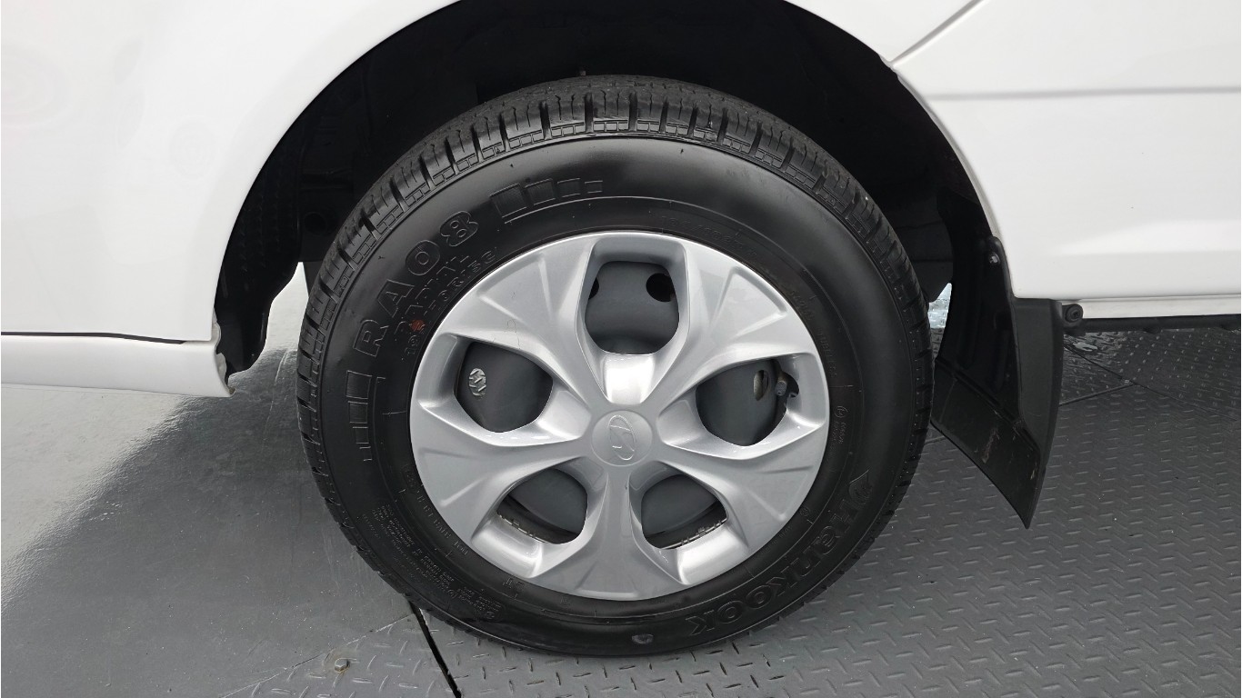 Hyundai Porter II Long Wheelbase Modern LPG Long Wheelbase Super Cab 6