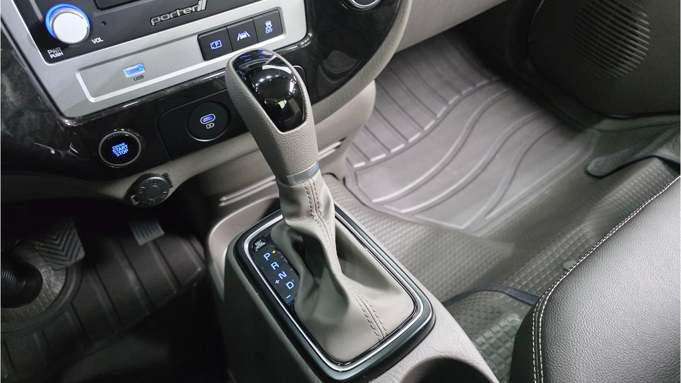 Hyundai Porter II Long Wheelbase Modern LPG Long Wheelbase Super Cab 10