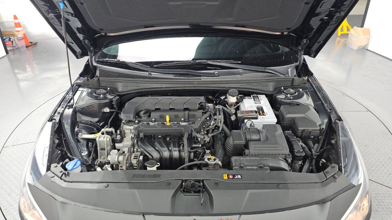 Hyundai Avante CN7 Modern Smart Stream 1.6 Gasoline 7